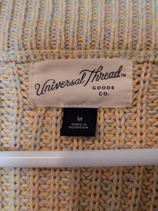 Universal Thread Medium Sweater - Picture 3 of 4